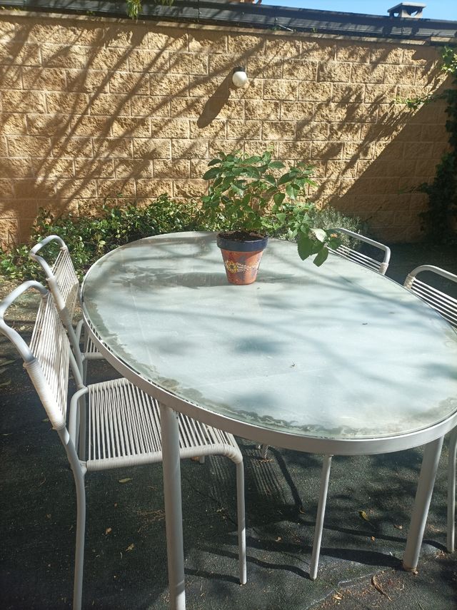 Conjunto mesa y 4 sillas jardín cristal