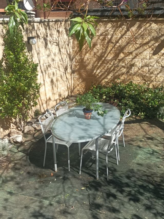 Conjunto mesa y 4 sillas jardín cristal