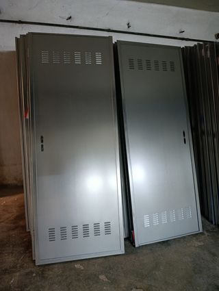 Puertas metálicas nuevas