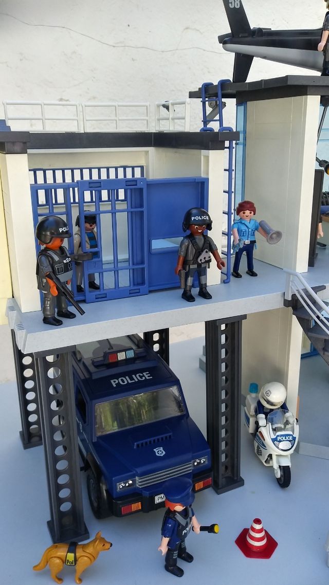 Comisaría Playmobil con helicóptero, moto y coche