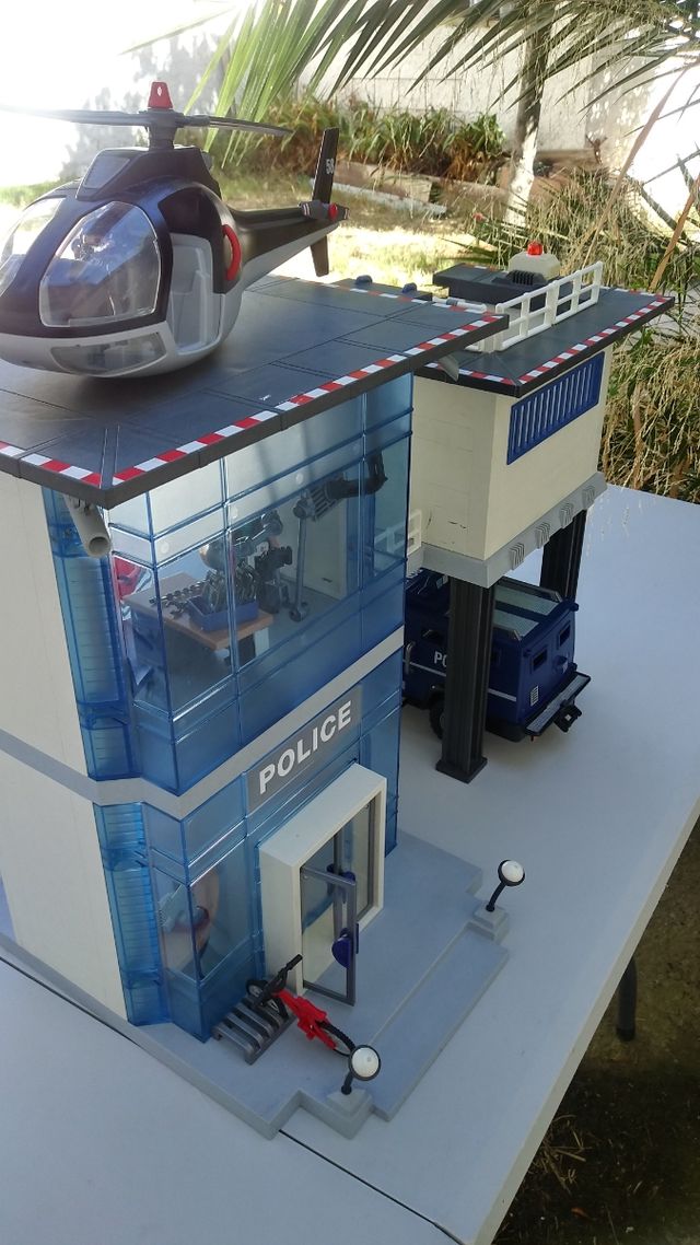 Comisaría Playmobil con helicóptero, moto y coche