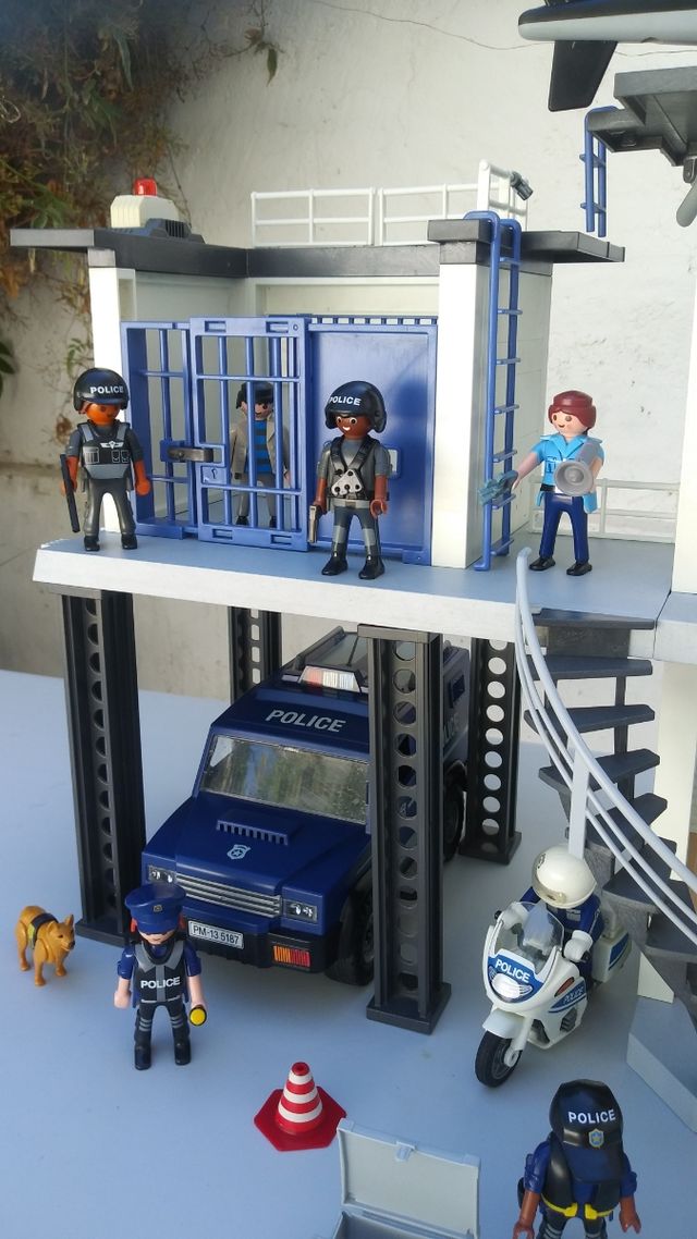 Comisaría Playmobil con helicóptero, moto y coche