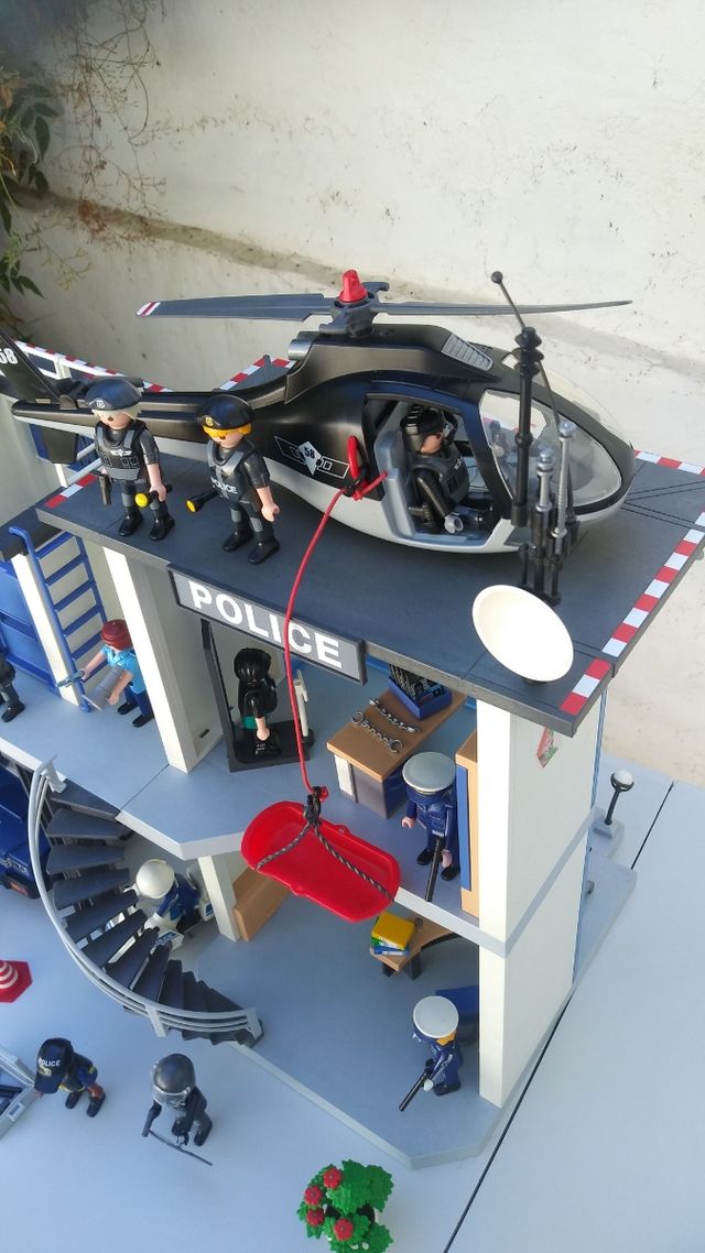 Comisaría Playmobil con helicóptero, moto y coche