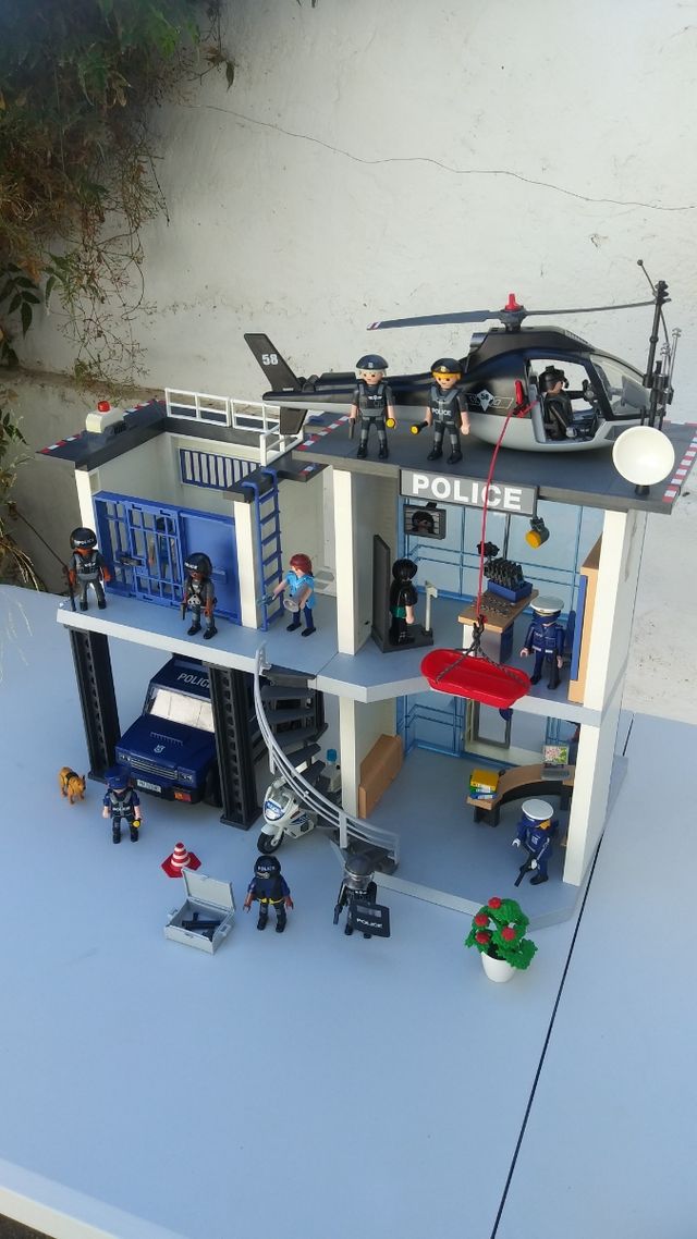 Comisaría Playmobil con helicóptero, moto y coche