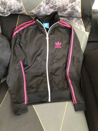 Chaqueta Adidas Negra con Rayas Rosas