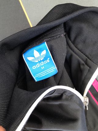 Chaqueta Adidas Negra con Rayas Rosas