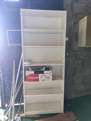 Estantería blanca de madera