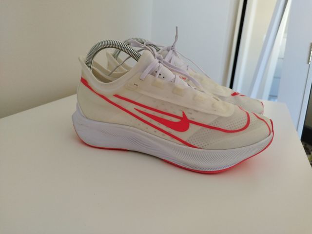 Sapatos Nike Vaporweave Branco e Rosa