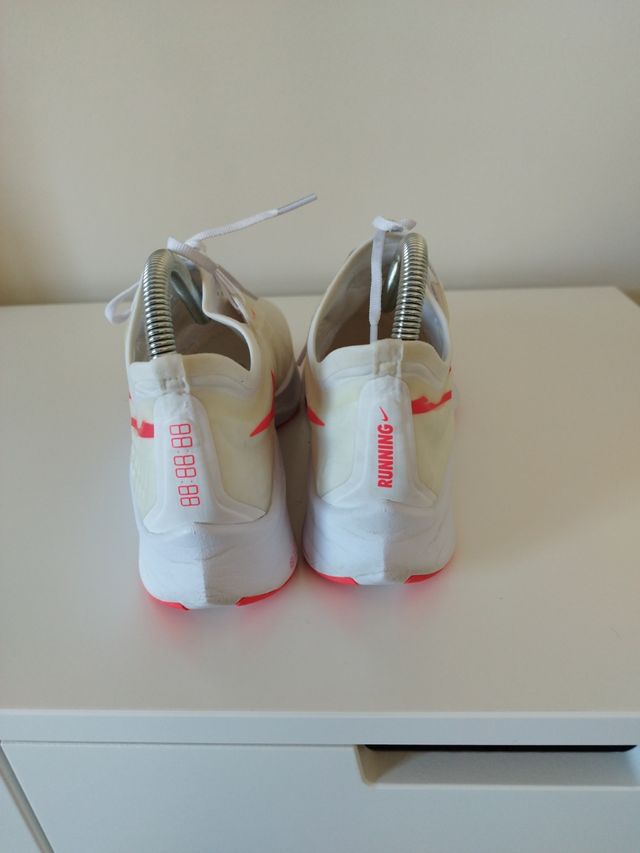 Sapatos Nike Vaporweave Branco e Rosa