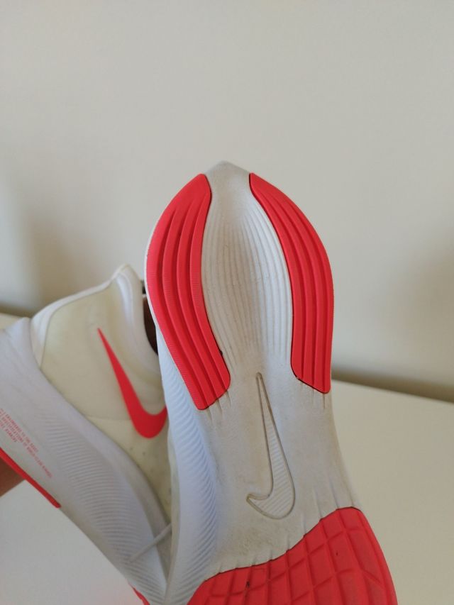 Sapatos Nike Vaporweave Branco e Rosa