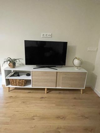 Mueble TV madera y mimbre