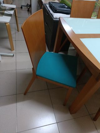 Mesa extensible madera y cristal + 6 sillas,