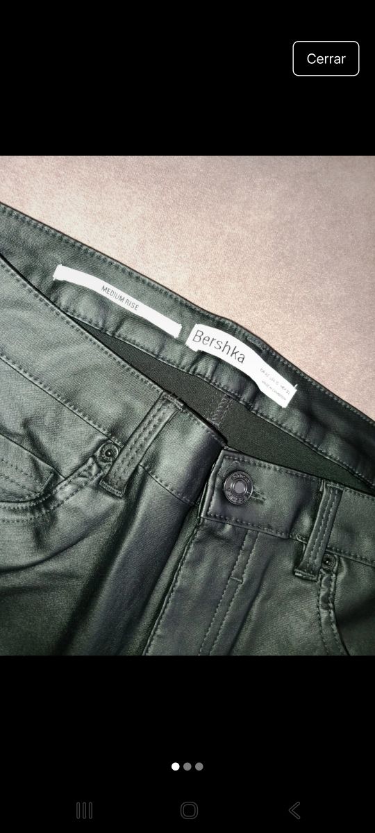 Pantalón Bershka  efecto piel