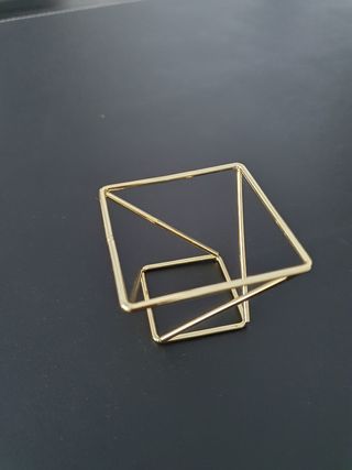 Soporte para esponja de maquillaje dorado