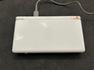 Nintendo DS Lite Blanca + Cargador y Juego