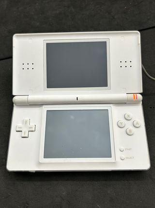 Nintendo DS Lite Blanca + Cargador y Juego