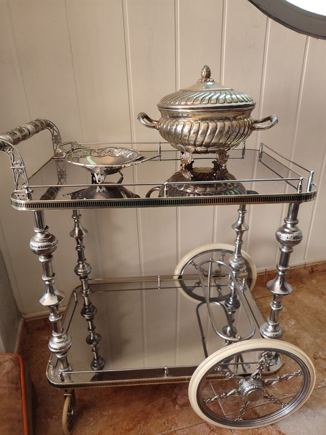 Carro  bar auxiliar  francés   URGE POR ESPACIO