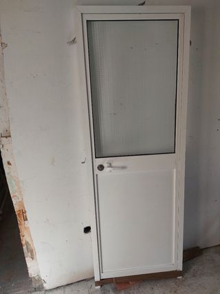 Puerta de aluminio con cristal