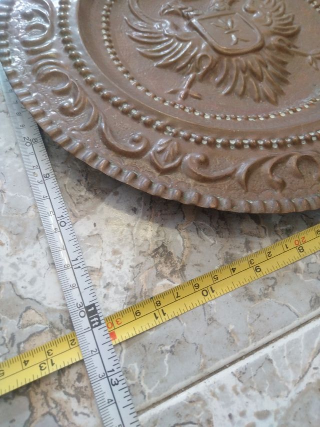 Piatto decorativo antico con aquila bicipite