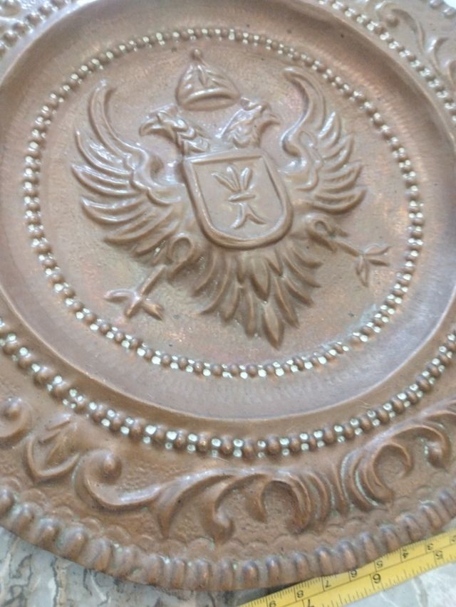 Piatto decorativo antico con aquila bicipite