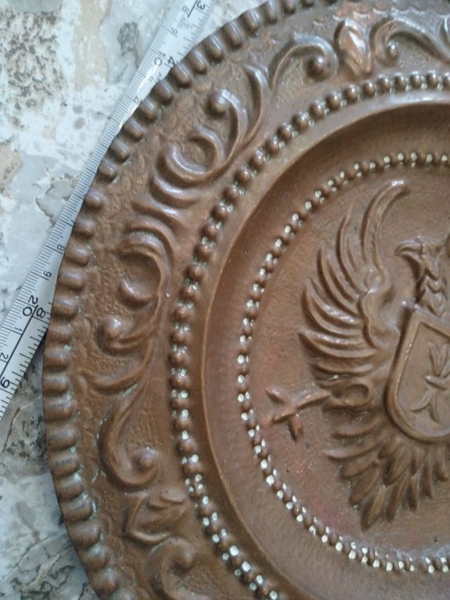 Piatto decorativo antico con aquila bicipite