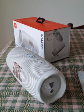 JBL Charge 5 bianca