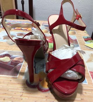 Sandalias de tacón rojas