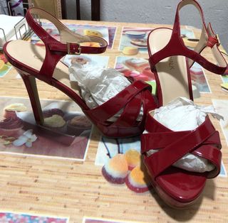 Sandalias de tacón rojas