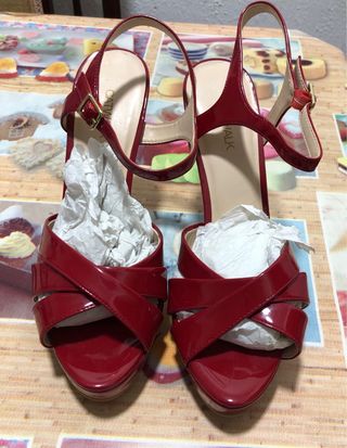Sandalias de tacón rojas