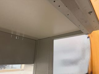 Banco de trabajo en L blanco y gris