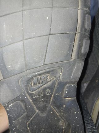 Zapatillas deportivas negras usadas