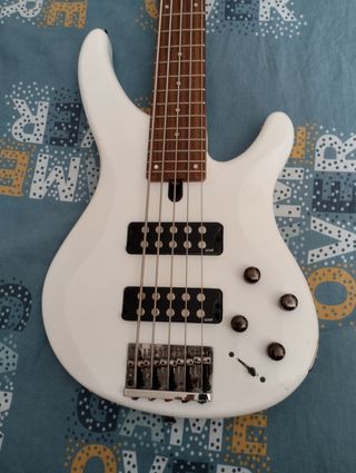 Bajo Yamaha TRBX305 de 5 cuerdas 