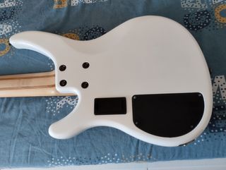 Bajo Yamaha TRBX305 de 5 cuerdas 