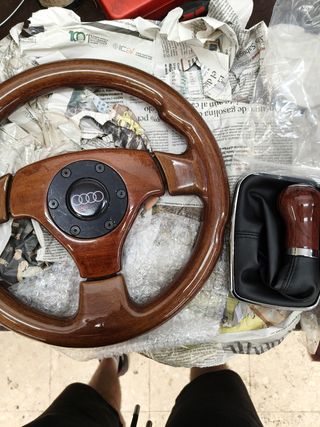 Volante de madera Audi
Piña desplazada
Pomo