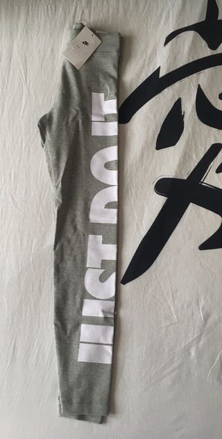 Leggings Nike Grises con Logo
