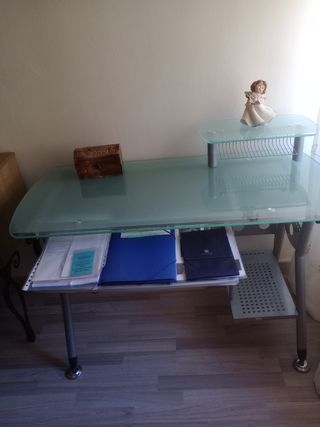 Mesa de escritorio de cristal