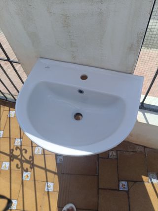 Bonito Lavabo con pie blanco, EN perfecto estado.