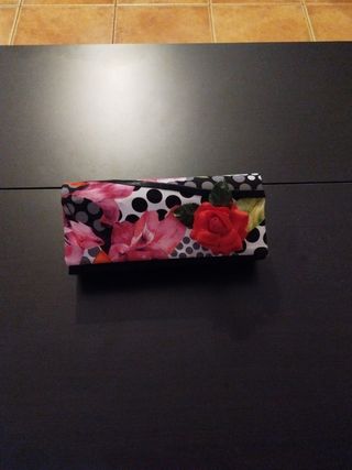 Falda flamenca, rociera. Bolso de mano.Madrid.