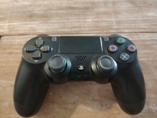 Mando PS4 Negro + Juego WWE 2K17