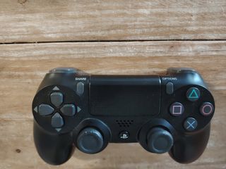 Mando PS4 Negro + Juego WWE 2K17