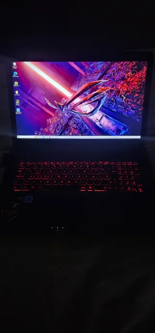 Asus ROG G771j Gaming. 16gb 4gb 
No carga bateria
