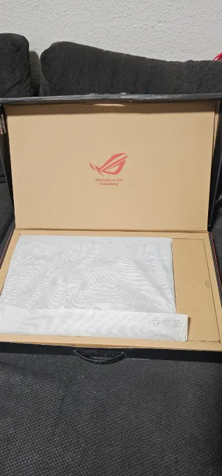 Asus ROG G771j Gaming. 16gb 4gb 
No carga bateria