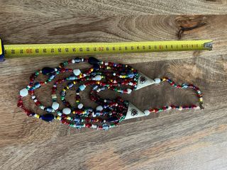 Collar antiguo tipo babero de piedras multicolor