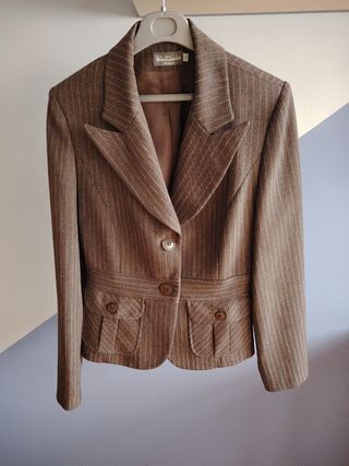 Americana corta Veintitantos talla 42