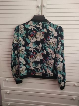 Chaqueta floral Pimkie multicolor
