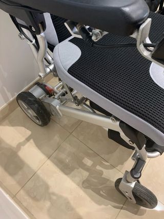 Silla de ruedas eléctrica plegable seminueva