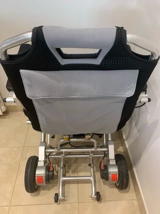 Silla de ruedas eléctrica plegable seminueva