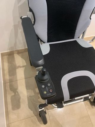 Silla de ruedas eléctrica plegable seminueva