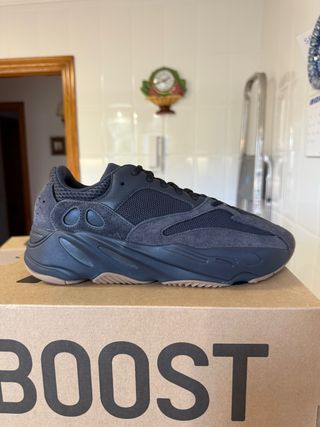 Adidas Yeezy Boost 700 Utility Black