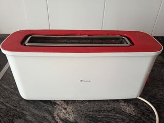 TOSTADORA ROJA Y BLANCA